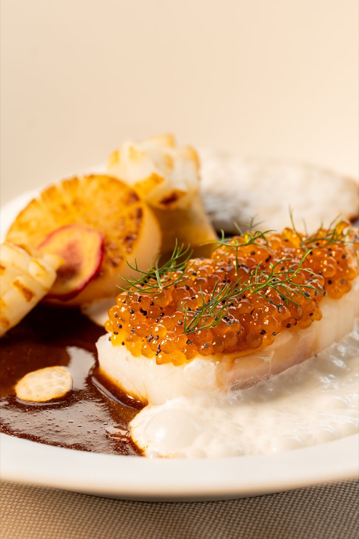 Coquille met kaviaar en een saus